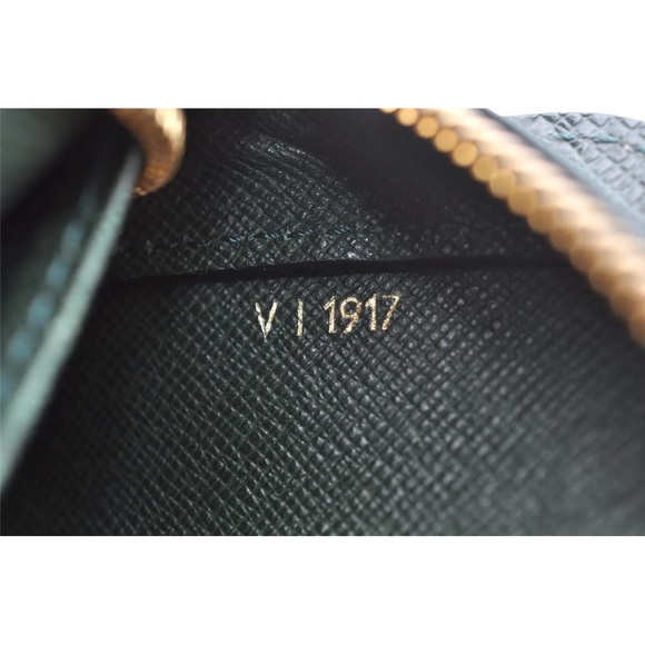 Authentic Louis Vuitton Taiga Baikal Clutch Bag Green - Picture 16 of 16